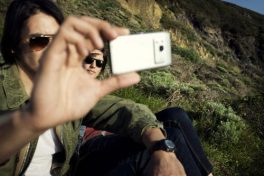 Nokia Attacks iPhone, BlackBerry With N8 Smartphone