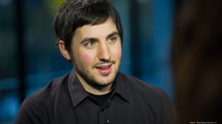 Kevin Rose Breaks Out a Shovel, Dishes Some Dirt on the New Digg