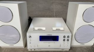 JVC Flexes and Grunts and Scratches Its ‘Pods With the UX-FH7