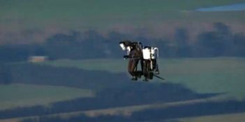 Personal jetpack breaks 3000 feet