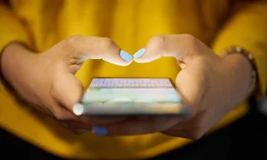 Social networks do not substitute offline connections