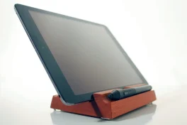 A comfortably angled stand for your iPad