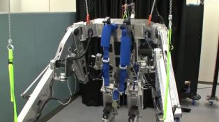 Will Ripley fight the alien queen in this power loader?