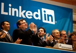 Clever LinkedIn promotes itself by congratulating others