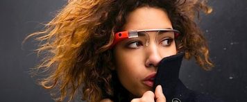 Google gets patriotic, will have Glass built in the US