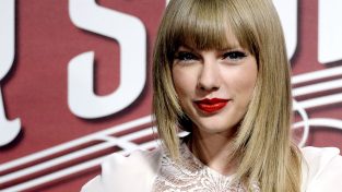 Paid Facebook messages to celebrities – the new fan mail?