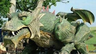 Fire-breathing dragon named world’s largest walking robot (videos)